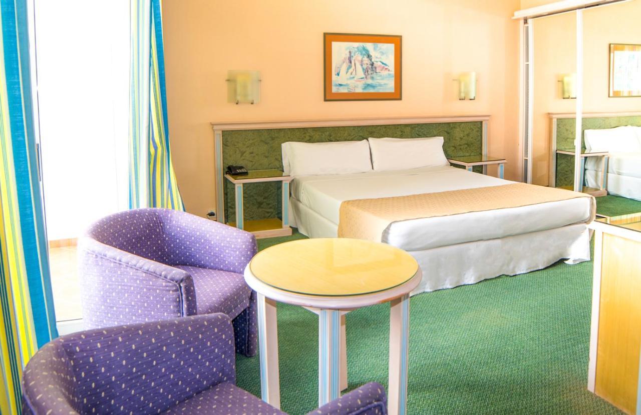 Beatriz Costa & Hotel