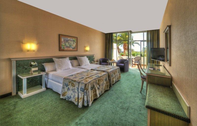 Beatriz Costa & Hotel