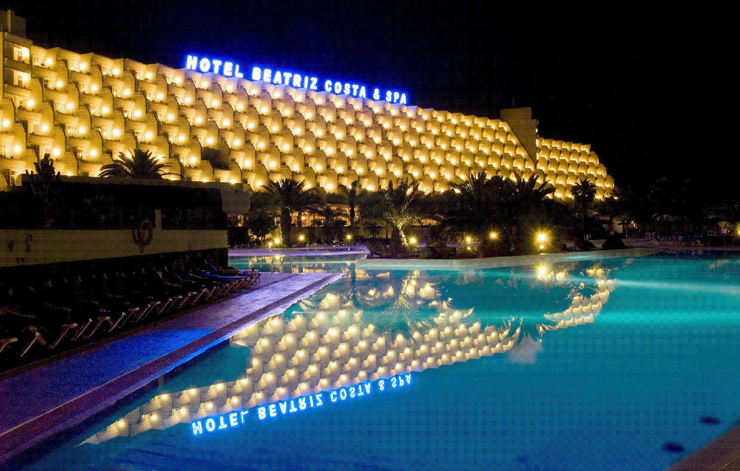 Beatriz Costa & Hotel 4*